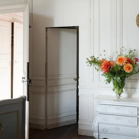 Chateau Sleeps 32 Wifi Pogny