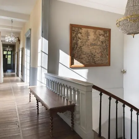 Chateau Sleeps 32 Wifi Pogny